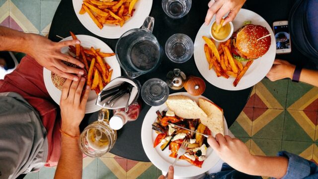秋フレンチデートを格上げ｜コース料理のマナーとお店選びで失敗しない徹底ガイド